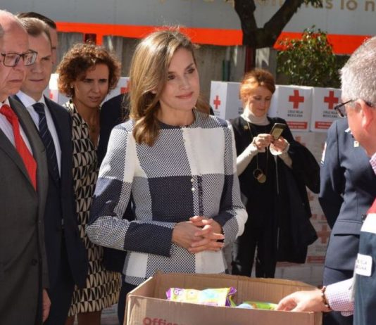 Hace visita reina Leticia a Cruz Roja de Polanco
