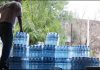 Crean botella hecha totalmente de otras botellas