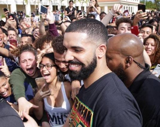 Drake sorprende con sus donaciones