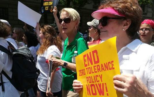 Detienen a 600 mujeres en una manifestación