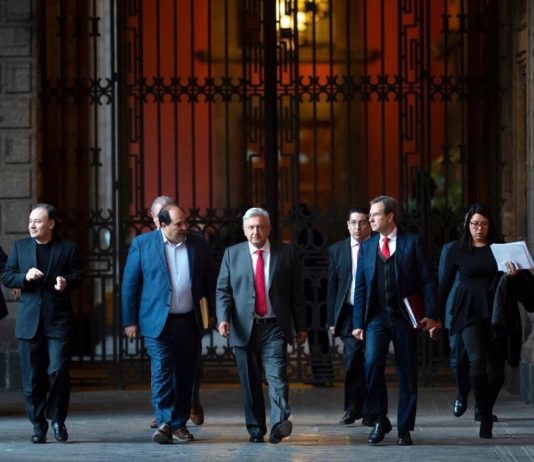 Andrés Manuel López Obrador pide a feministas a manifestarse de manera pacífica