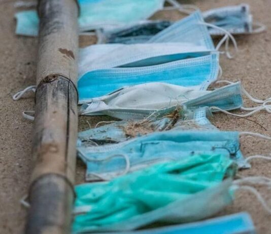 El aumento en el uso de artículos para protegernos del virus provoca más contaminación en mares y océanos