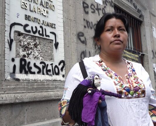 AMLO y Sheinbaum señalados por poner en peligro a mujeres