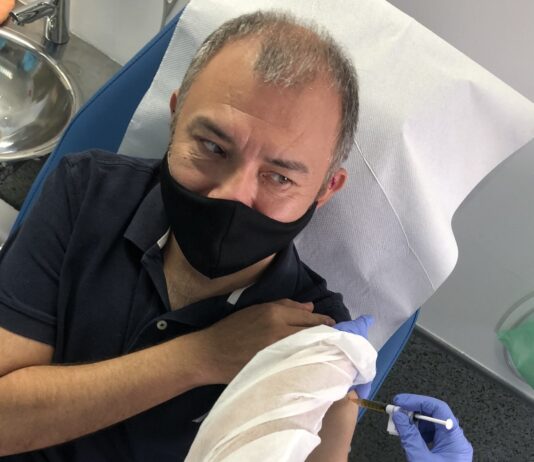 Es cineasta y director de fotografía primer mexicano en recibir vacuna contra covid