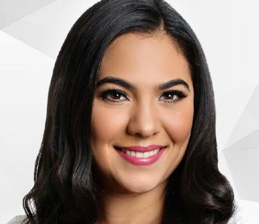 Manzanillo de la mano con el medio ambiente