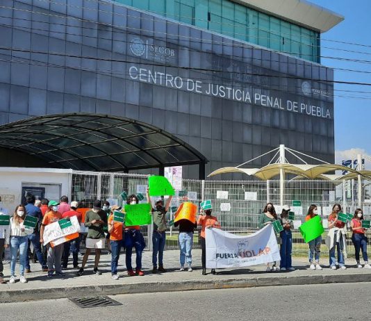 Policías intimidan a estudiantes de la UDLAP durante protesta pacífica #UDLAPLibre