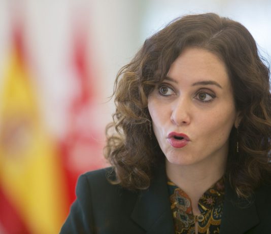 Isabel Díaz Ayuso: “Estoy obligada a defender mi política sanitaria por encima del PP”