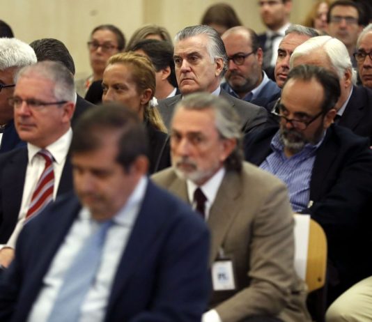 ¿Y si todas las tramas de corrupción política en España estuvieran relacionadas?