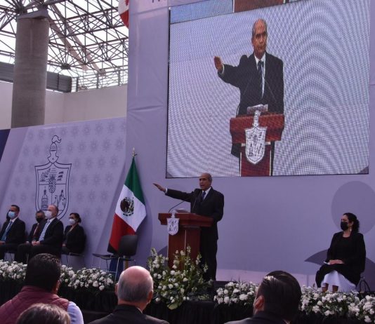 Pasarela política en toma de protesta de alcalde de Monclova