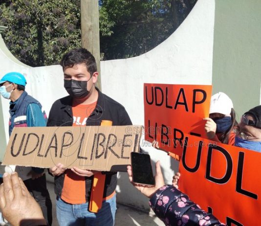 Alumnos de la UDLAP se encuentran con AMLO