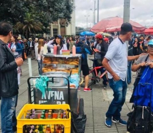 Mintrabajo firma decreto con política pública de vendedores informales