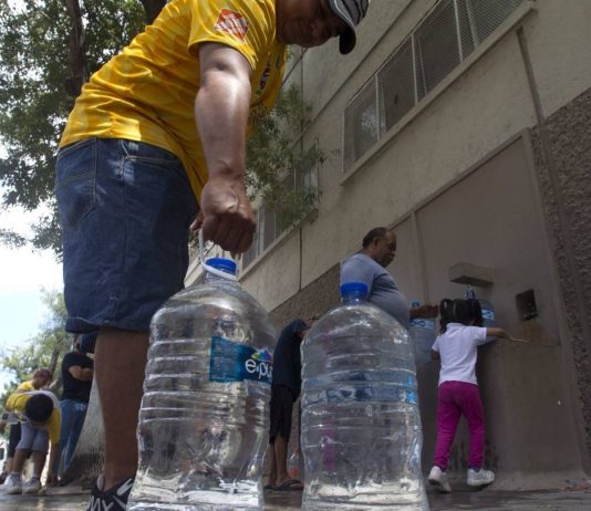 AMLO pide a Nuevo León que se pare la producción de cerveza y refrescos.