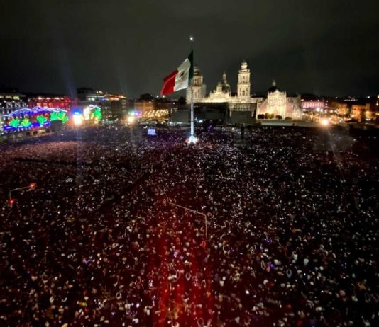 Así celebra AMLO: concierto de Grupo Firme en el Zócalo