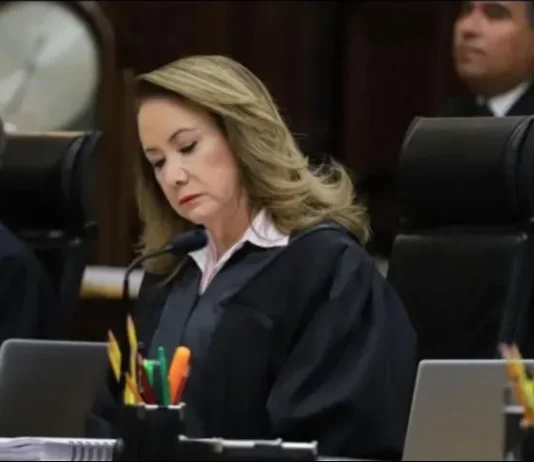 Yasmín Esquivel se ampara contra resolución de la UNAM sobre su tesis