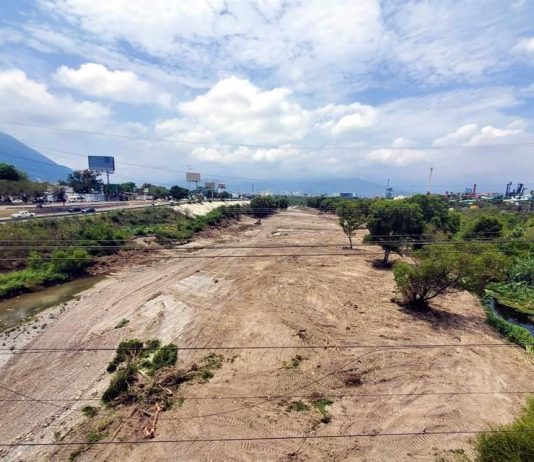 Retiran vegetación en tramo de Guadalupe del río Santa Catarina como medida preventiva