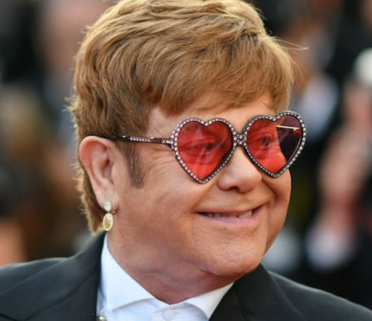 Elton John da testimonio clave en el juicio de Kevin Spacey en Londres