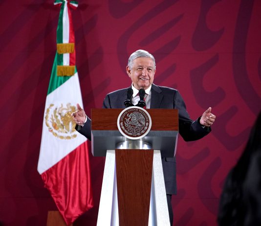 AMLO insta a las “corcholatas” a no utilizar espectaculares en su estrategia política