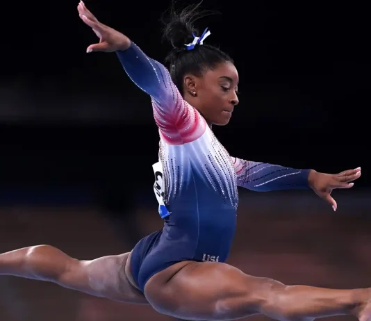 Simone Biles regresa triunfalmente a la competición en el US Classic en Chicago