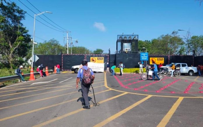 maestros-cnte-seccion-22-oaxaca-bloquea-aeropuerto-oaxaca-16052023